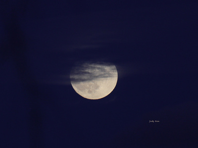 Beaver Moon over Des Moines, Iowa 
